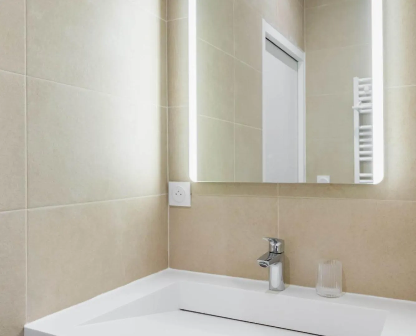 Appartement Proche Metro Et Montmartre - Paris 18 - 4P Apartment