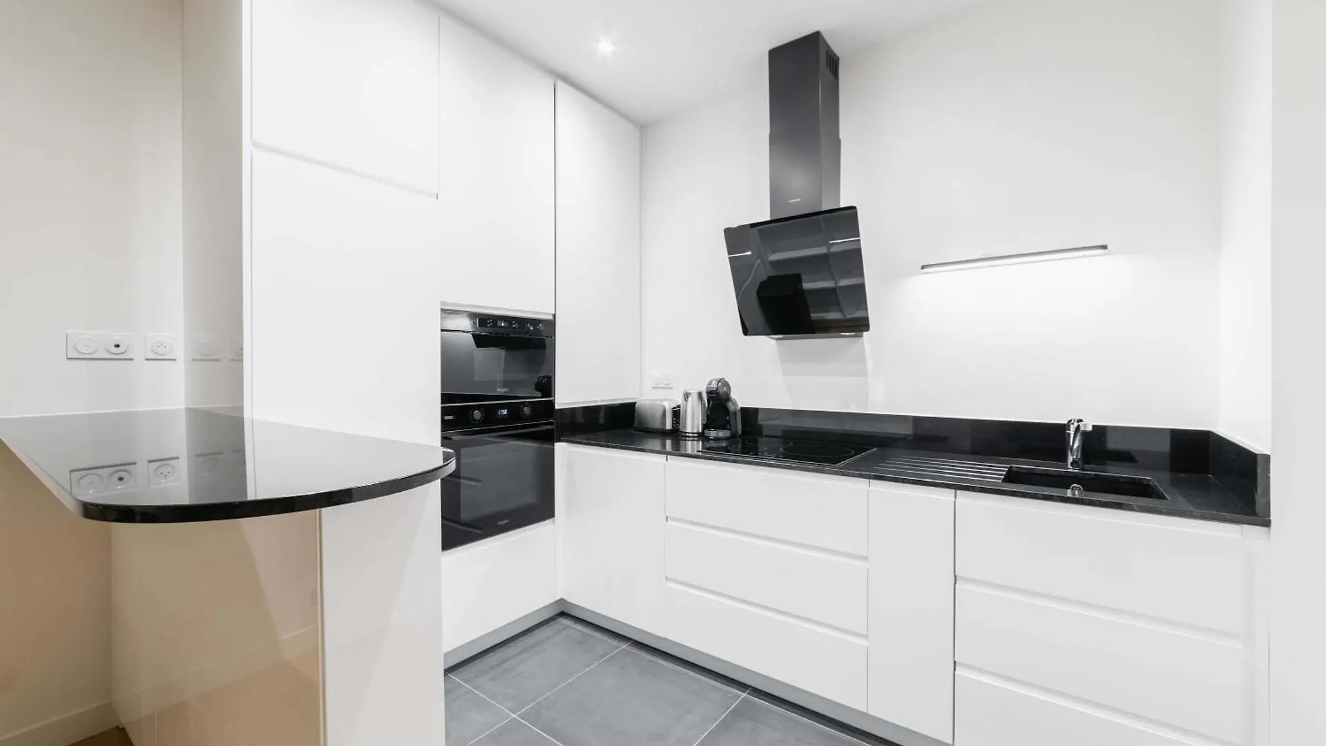 Apartment Appartement Proche Metro Et Montmartre - Paris 18 - 4P