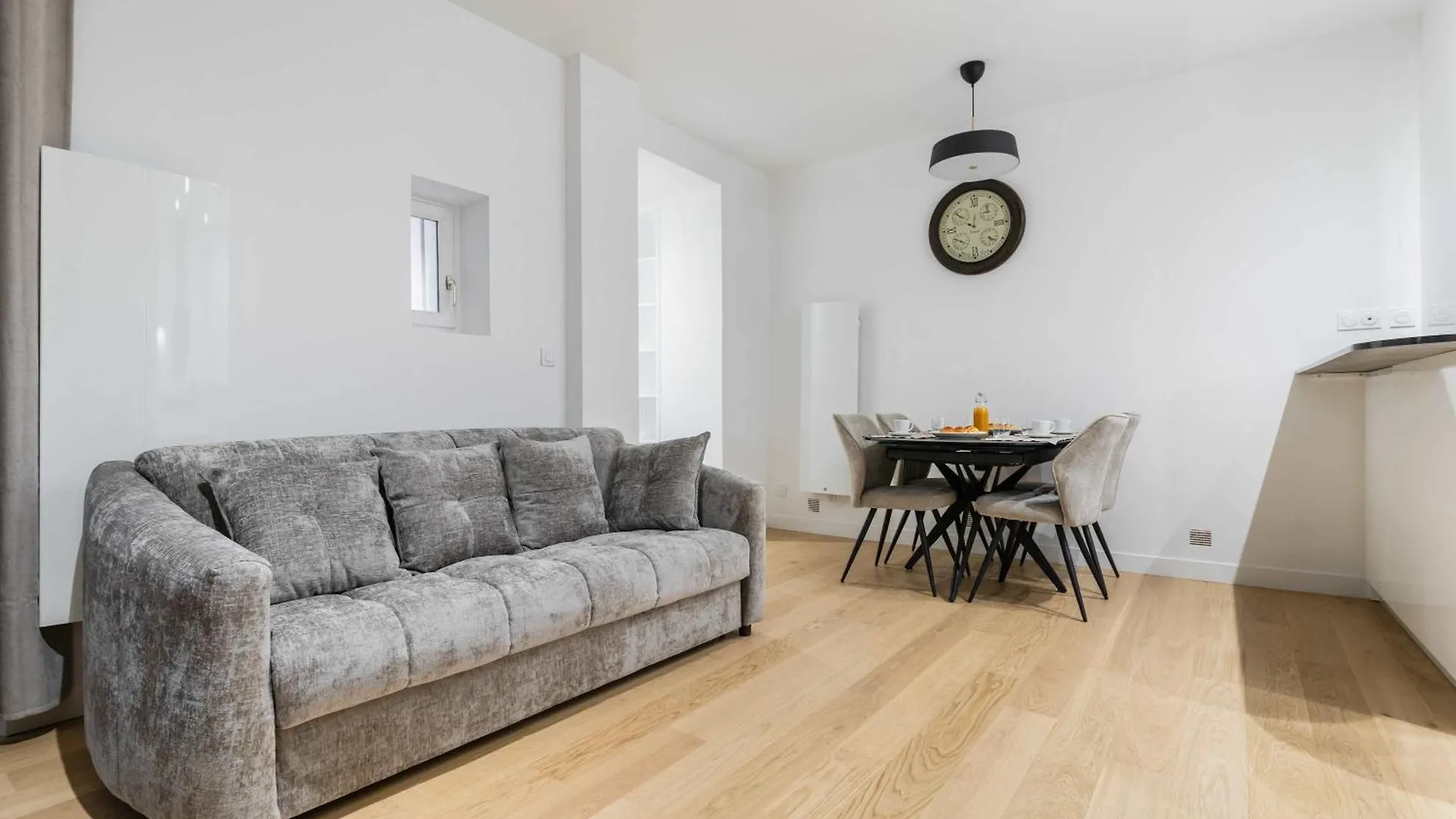 Appartement Proche Metro Et Montmartre - Paris 18 - 4P 0*,  France